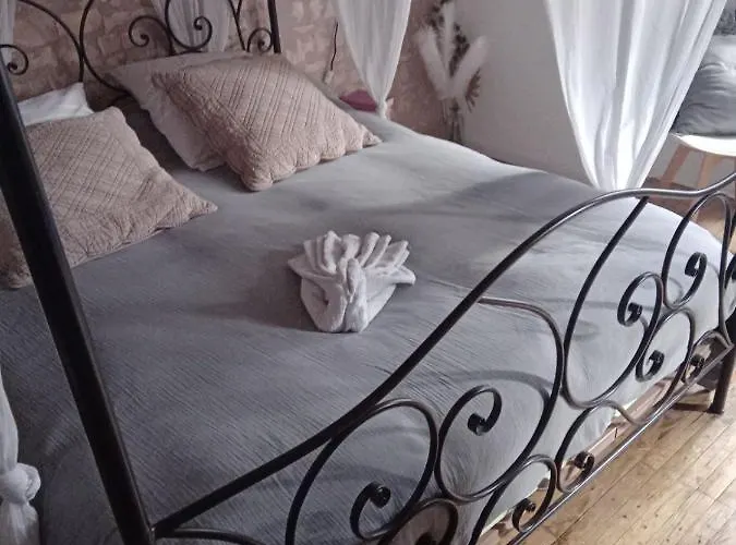 Guest house La Maison Du Commandeur 3*